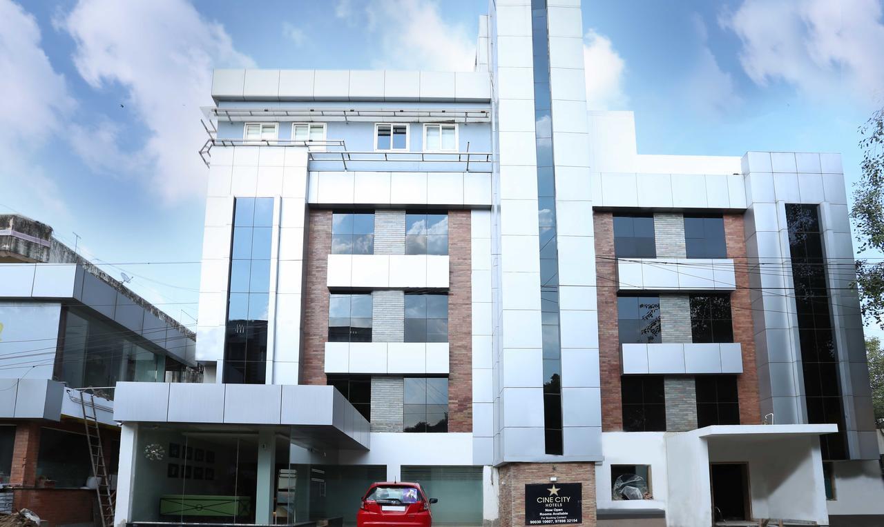 Treebo Trend Cine City Madras Buitenkant foto